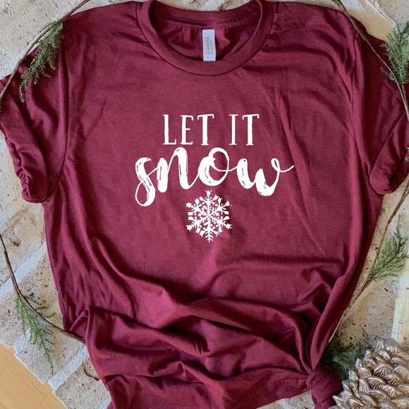 Tops - Let it snow graphic tee red t-shirt Holiday New!